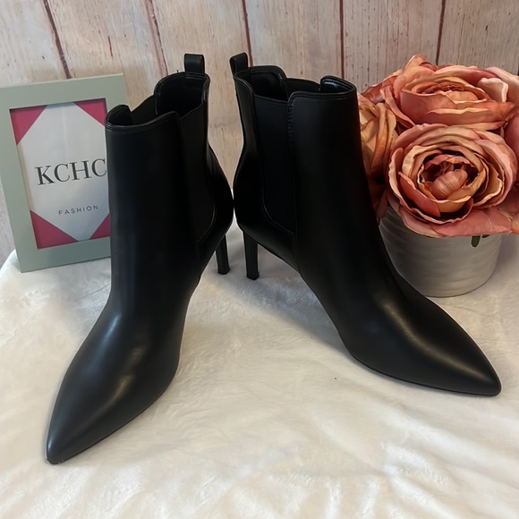 NWOT Calvin Klein Samara 3 faux leather booties - Picture 3 of 5